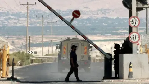 A Pair of Victims Killed in Attack Near West Bank-Jordan Checkpoint, IDF Reports