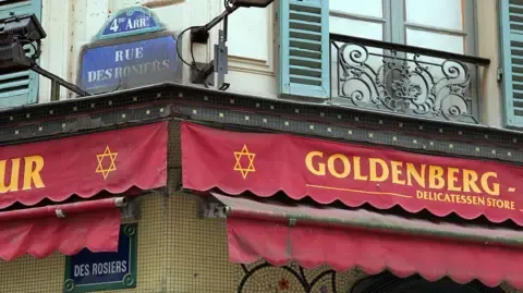 Defendant from 1982 shooting on Jewish dining spot in the French capital detained in Palestinian territory