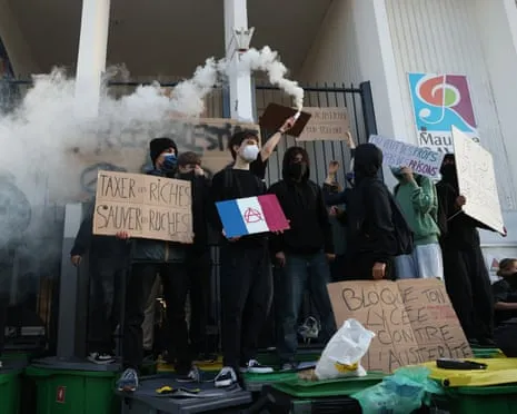 New France's Prime Minister Faces Mounting Pressure as Nationwide Strikes Paralyze Education and Transport