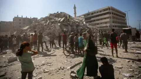 Intensified Military Bombardment Persists in the Gaza Strip