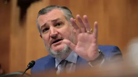 Lawmaker Cruz Compares US Broadcast Oversight Body to ‘Mafioso’ on Jimmy Kimmel Show
